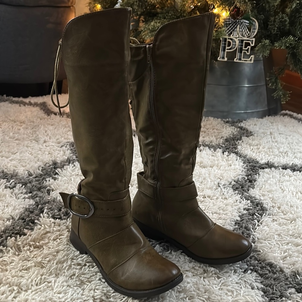 Brown lace back riding boots NWOT